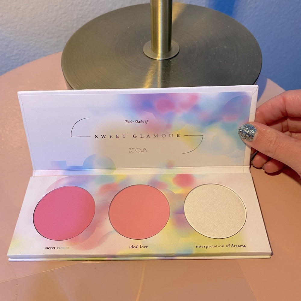 Zoova blush and highlight palette